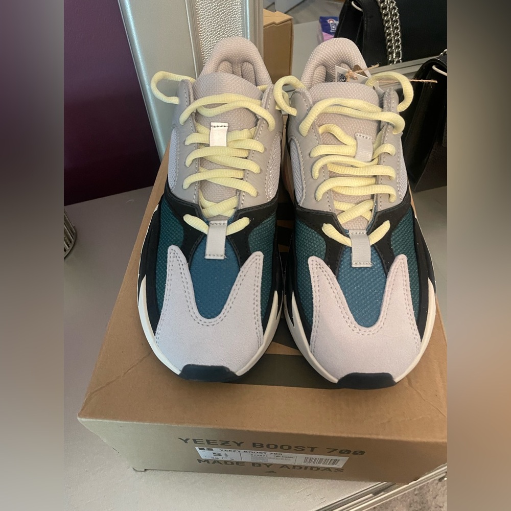 Adidas Yeezy 700 wave runners size 5.5